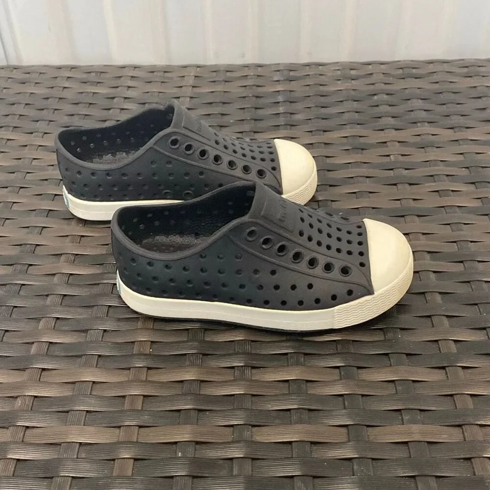 Native Jefferson shoes children size 8